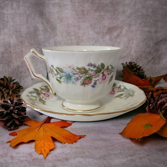 Aynsley Wild Tudor Bouquet Tea Cup Saucer Vtg England Bone China Floral Cottage. - Picture 15 of 16